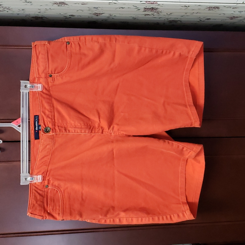 HOST PICK X2. Woman's Shorts. Size 20w